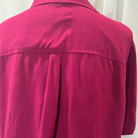 NWT-Her Universe/red Disney Belle short sleeve buttons/ tie top 3X - Picture 9 of 13